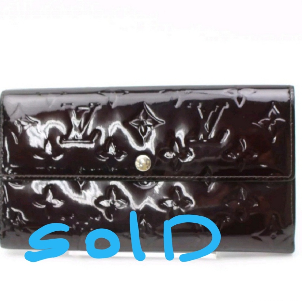 SOLD!!!! LOUIS VUITTON VERNIS LONG WALLET
